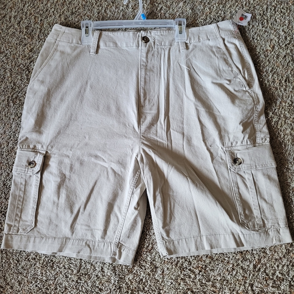 Old Navy Men Cargo Pants! NWT! Size 40!